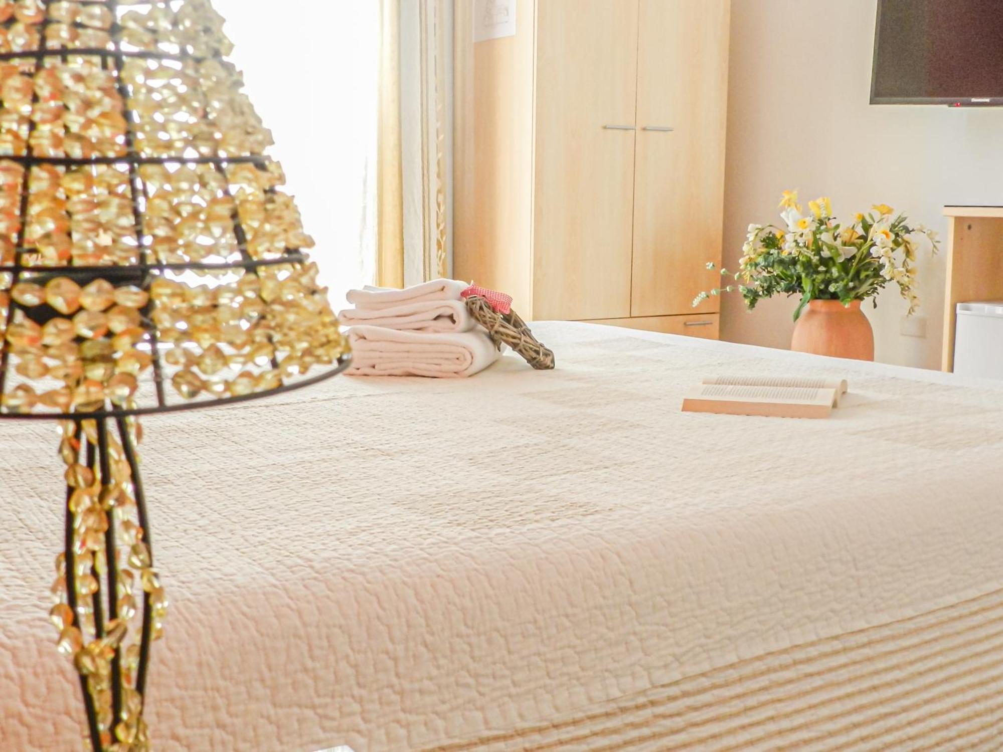 Actinia Guest house *